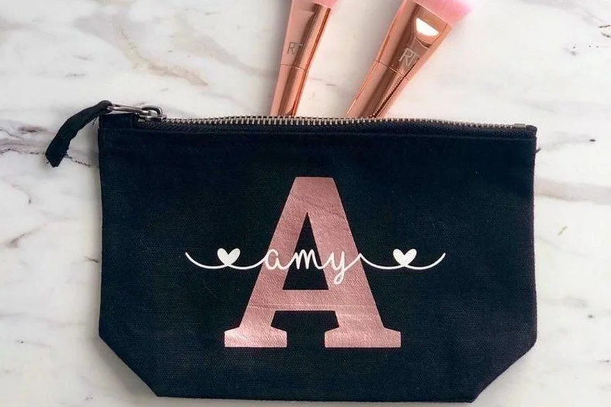 How to Customize Cosmetic Bags — Bulk cosmetic bag production detail