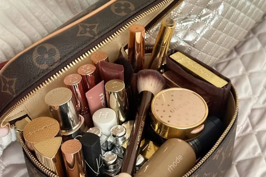 How to Pack Liquids in a Toiletry Bag — Toiletry bag and cosmetic pouch specification