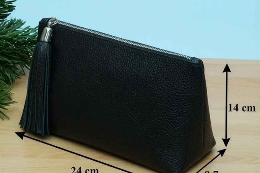Rolling Cosmetic Cases — Bulk cosmetic bag production detail