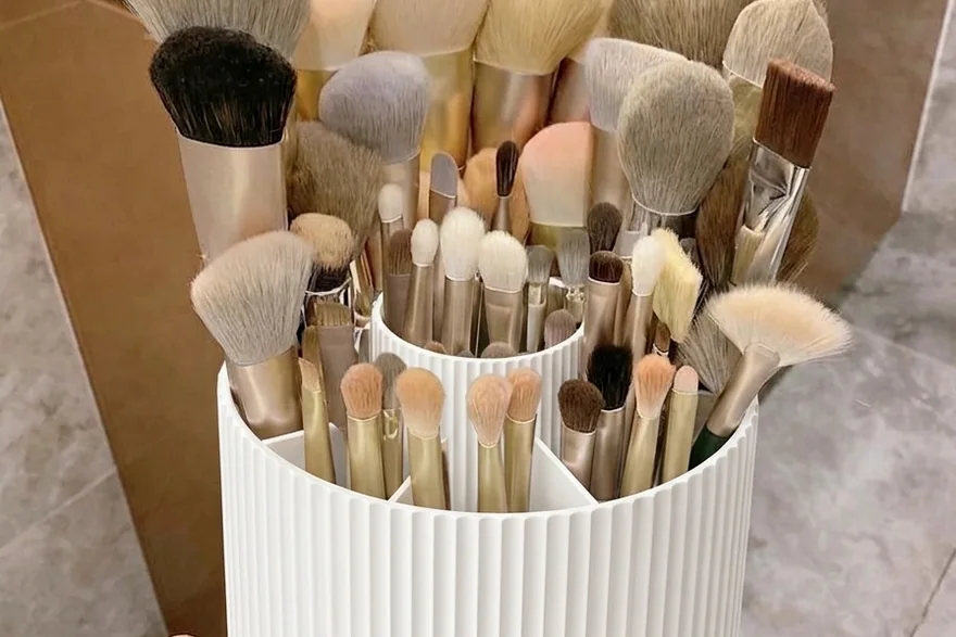 Toiletry Bottle Sets — Beauty bag material and construction detail