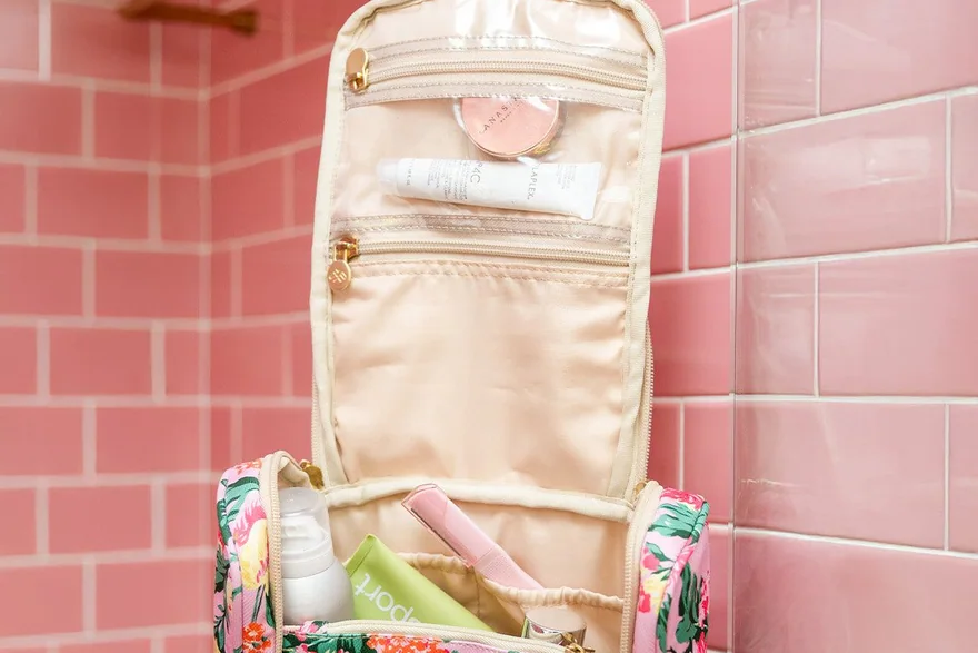 Branding and logo application on Travel Cosmetic Bags guide — Toiletry bag and cosmetic pouch specification